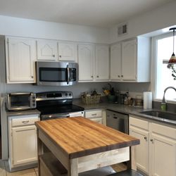JLC Painting - Kitchen cabinets and walls - after