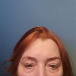 EM LASH STUDIO - She used threading and pulled bald spot in left eyebrow.