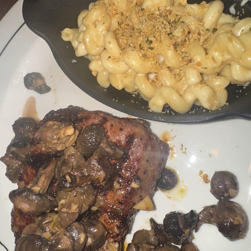 10 oz Sirloin and Smoked Macaroni & Cheese 10 oz Sirloin and Smoked Macaroni & Cheese