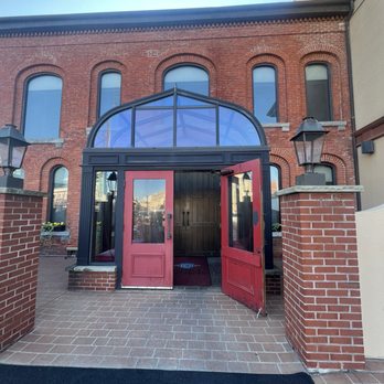 Buffalo Chophouse - Beautiful red brick entrance - Steakhouses Near Me - Buffalo, New York