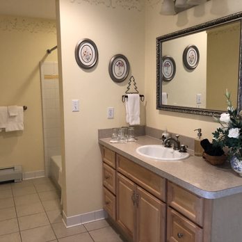 Lamp Post Lodge - Bathroom - Vacation Rentals Near Me - Westcliffe, Colorado Lamp Post Lodge - Bathroom - Vacation Rentals Near Me - Westcliffe, Colorado
