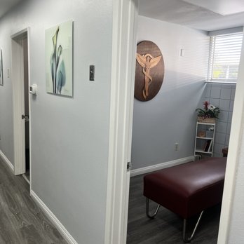 Michelle C Hoinsky, DC - Treatment room - Chiropractors Near Me - San Pedro, California Michelle C Hoinsky, DC - Treatment room - Chiropractors Near Me - San Pedro, California