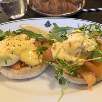 The Ivy Buchanan Street - Eggs Benedict with smoked salmon - British Near Me - Glasgow, GLG The Ivy Buchanan Street - Eggs Benedict with smoked salmon - British Near Me - Glasgow, GLG