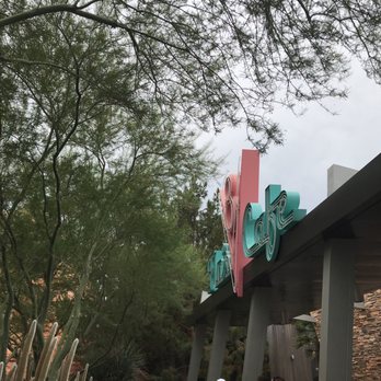 Flo's V8 Cafe - Cafes Near Me - Anaheim, California