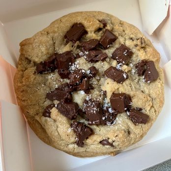 Crumbl - South Shore Commons - Chocolate chunk - Bakeries Near Me - Staten Island, New York