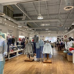 Vineyard Vines Outlet - 11.28.22
