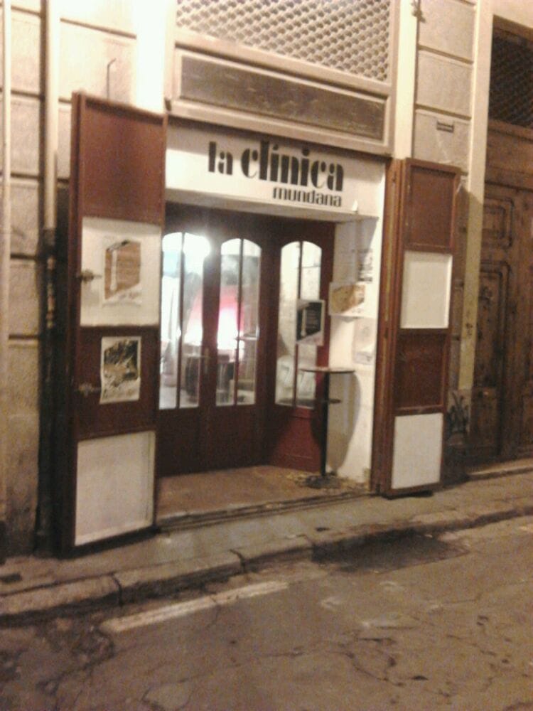 La Clínica Mundana
