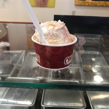 Cold Stone Creamery - Strawberry Blonde - Ice Cream & Frozen Yogurt Near Me - Tallahassee, Florida