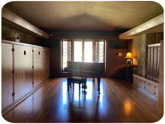 Hollyhock House by null