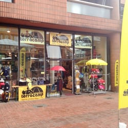 Terracamp Outlet - Eines der über den Innenhof verteilten Ladengeschäfte