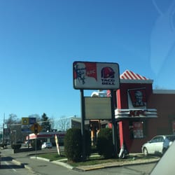 KFC - Brockton KFC -- 875 North Montello Street / Route 28, Brockton Sign & Exterior