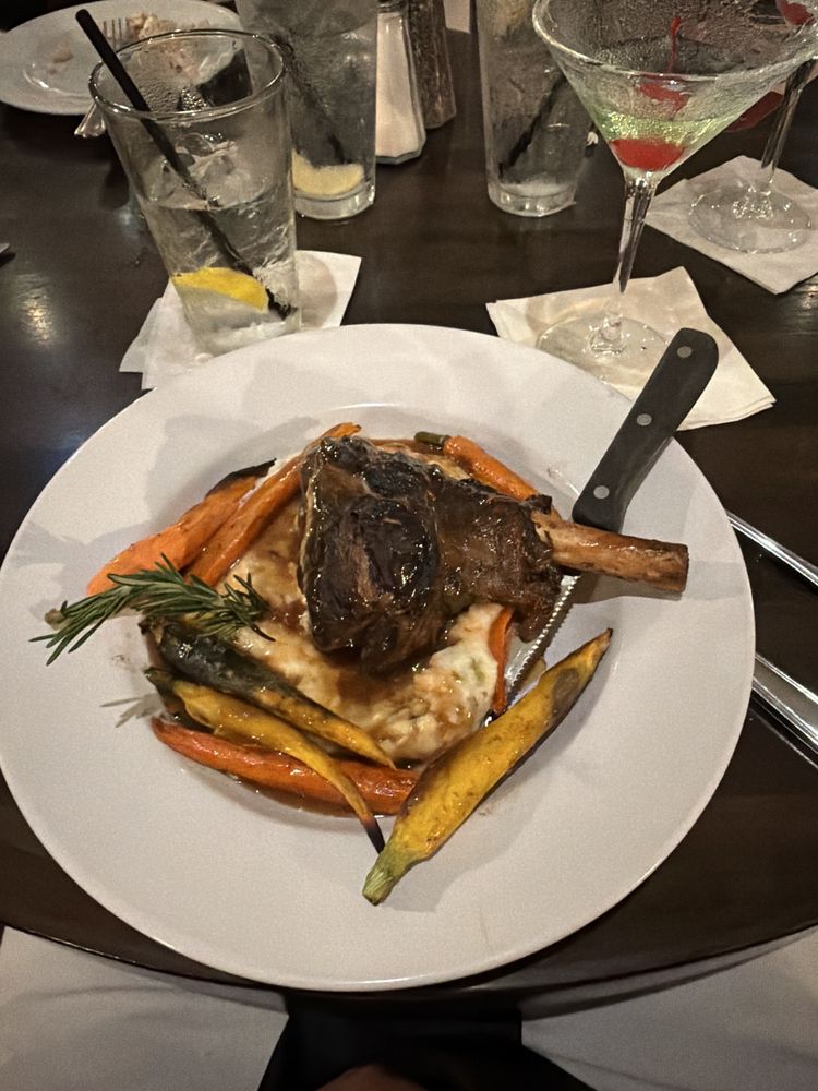 Charlie Brown's Steakhouse Image