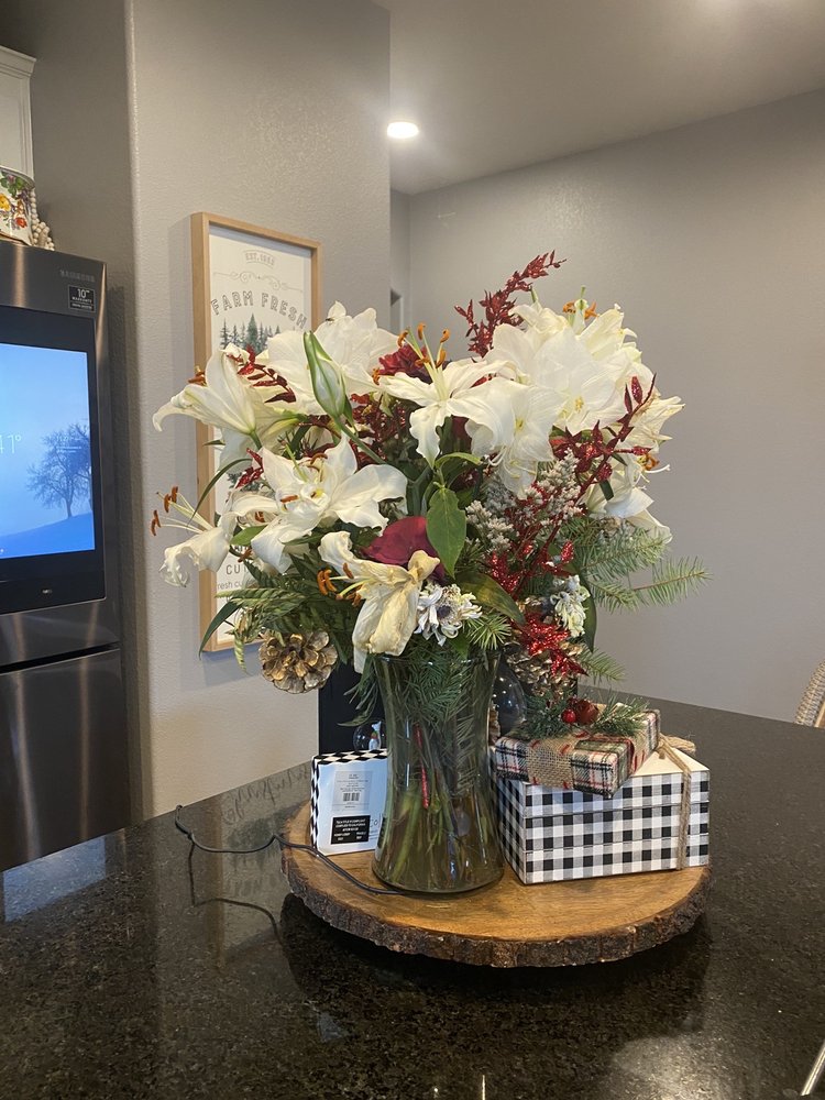 PROSPER BLOOMS Updated September 2024 10 Reviews 112 W Broadway