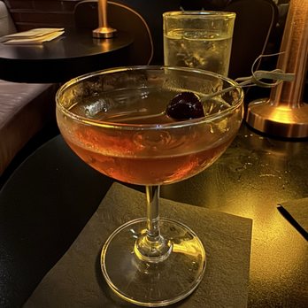 Driftwood Room - Manhattan - Lounges Near Me - Portland, Oregon