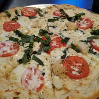 Yard House - Margarita Pizza - New American Near Me - Tucson, Arizona
