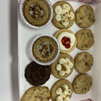 Crumbl - Redlands - Party pack - Bakeries Near Me - Redlands, California Crumbl - Redlands - Party pack - Bakeries Near Me - Redlands, California