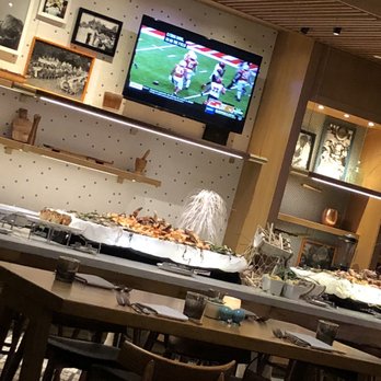 The Commentary - The raw bar!! - Bars Near Me - Arlington, Virginia