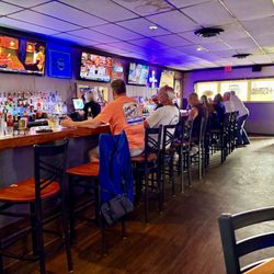 Whistle Stop Tavern - Whistle Stop Tavern (bar)
