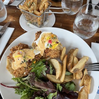 Lapisara Eatery - Fried Chicken Benedict - Breakfast & Brunch Near Me - San Francisco, California Lapisara Eatery - Fried Chicken Benedict - Breakfast & Brunch Near Me - San Francisco, California