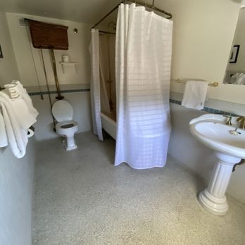 Delta King - Bathroom - Hotels Near Me - Sacramento, California
