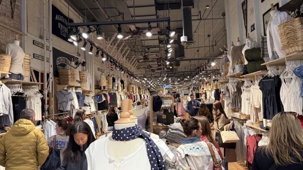 Brandy Melville - Flagship by null