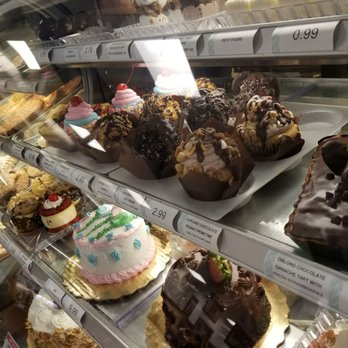 Publix - Lovely selection of cakes - Grocery Near Me - Jacksonville, Florida Publix - Lovely selection of cakes - Grocery Near Me - Jacksonville, Florida