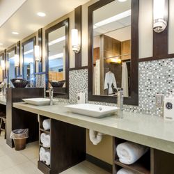 Fit Elements - Gorgeous locker rooms
