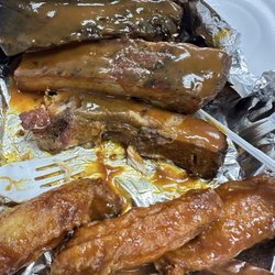 Big Eu'es BBQ - 4wings, 4 bones