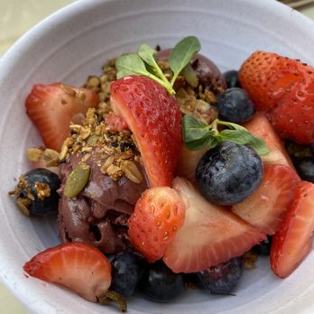 Blueys Kitchen - Acai Acai Breakfast Bowl - Cafes Near Me - Santa Monica, California