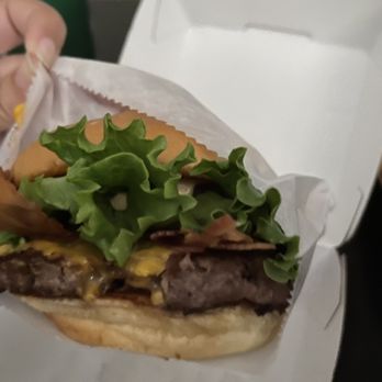 Shake Shack Cedar Hills - Avocado burger - Burgers Near Me - Beaverton, Oregon Shake Shack Cedar Hills - Avocado burger - Burgers Near Me - Beaverton, Oregon