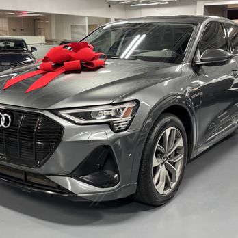 Audi Beverly Hills - Car Dealers Near Me - Beverly Hills, California