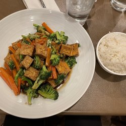 Gumrai Thai - BROCCOLI STIR FRIED
