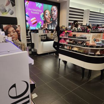SEPHORA - Inside the store - Cosmetics & Beauty Supply Near Me - Valencia, California SEPHORA - Inside the store - Cosmetics & Beauty Supply Near Me - Valencia, California