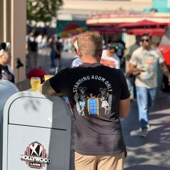 Hollywood Lounge - Beverage Store Near Me