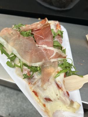 Spontini by null