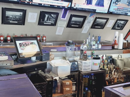Ricky T's Bar & Grille by null