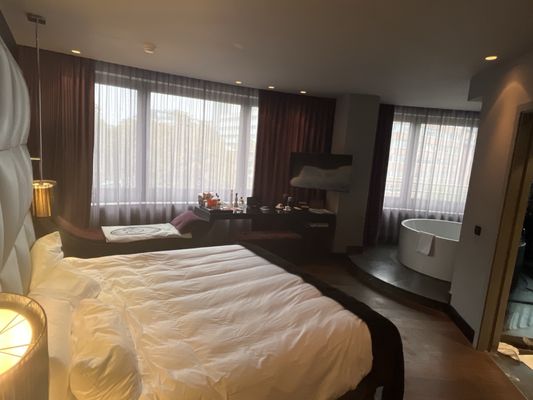 Roomers Frankfurt, Autograph Collection by null