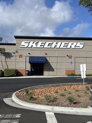 SKECHERS Warehouse Outlet, 1950 Hacienda Dr, Vista, CA 92081, US
