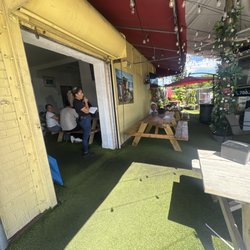 Mama Lady Asados - Indoor outdoor area