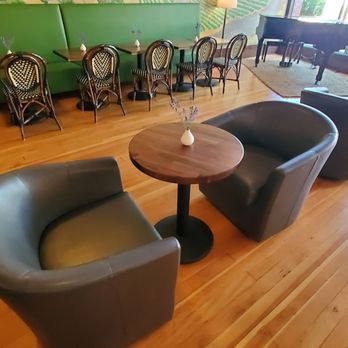 L'Apero Les Trois - Wine Tasting Room Near Me - Winters, California