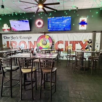 Dee Jay's Lounge - Part of dining area - Sports Bars Near Me - Murrysville, Pennsylvania