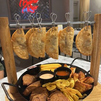 Grillers Puerto Rico - Appetizer platter - Latin American Near Me - Orlando, Florida Grillers Puerto Rico - Appetizer platter - Latin American Near Me - Orlando, Florida