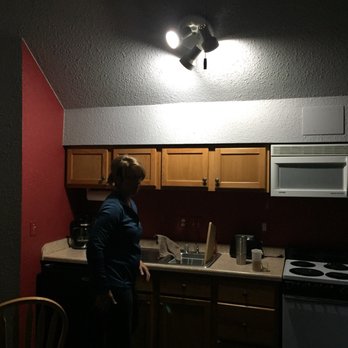 Root River Inn & Suites - Kitchenette has small fridge, small oven/stove, and a microwave. - Hotels Near Me - Lanesboro, Minnesota Root River Inn & Suites - Kitchenette has small fridge, small oven/stove, and a microwave. - Hotels Near Me - Lanesboro, Minnesota
