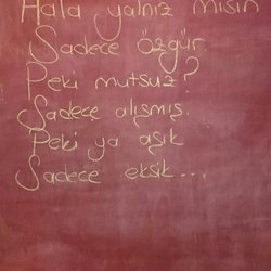 Çay Istanbul - Kitap & Kafe - Girişteki Şiir.