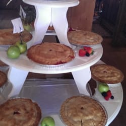 Grammy Gordon's Bakery - Grammy Gordon's pies at a wedding.