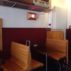 Industriepalast - La déco du bar laisse penser qu'on voyage dans un train du bout du monde...