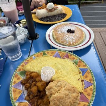2 Cats Bar Harbor - Coffee & Tea Near Me - Bar Harbor, Maine