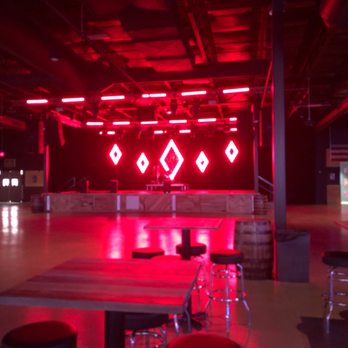 Lori's Roadhouse - Big stage and dance floor - Music Venues Near Me - Beckett Ridge, Ohio