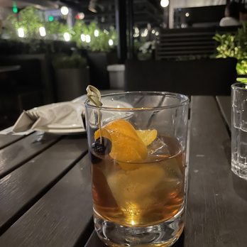 Earls Kitchen + Bar - Old fashioned - New American Near Me - Boston, Massachusetts