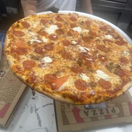 Flipping pizza with no mushroom but add tomato Flipping pizza with no mushroom but add tomato